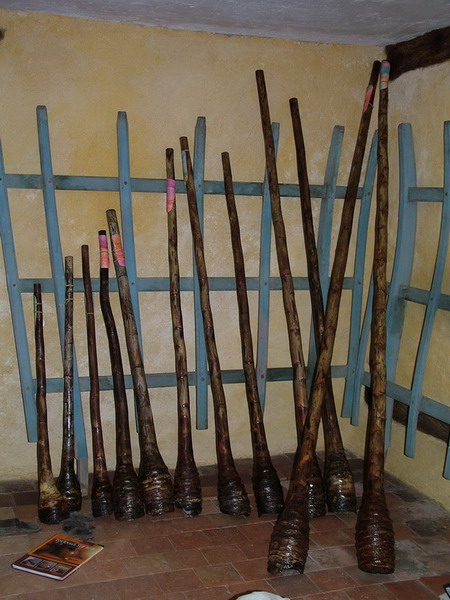 Voila les petites betes dont je voudrais me separer... Snif... de gauche a droite: Si, Sol, Fa diez, Sol, do, do diez, do, la diez, Si, Et 2 Fa diez de 2m 60 pour finir.