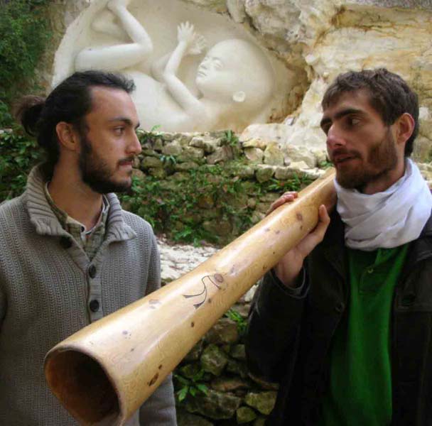 en grande discussion sous les yeux du phoetus!!!!