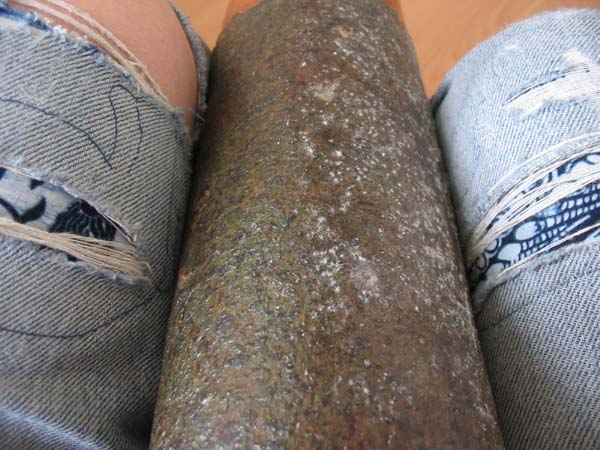 un coté moisi (a droite) et celui de gauche une foi froté... comme si de rien etait !!