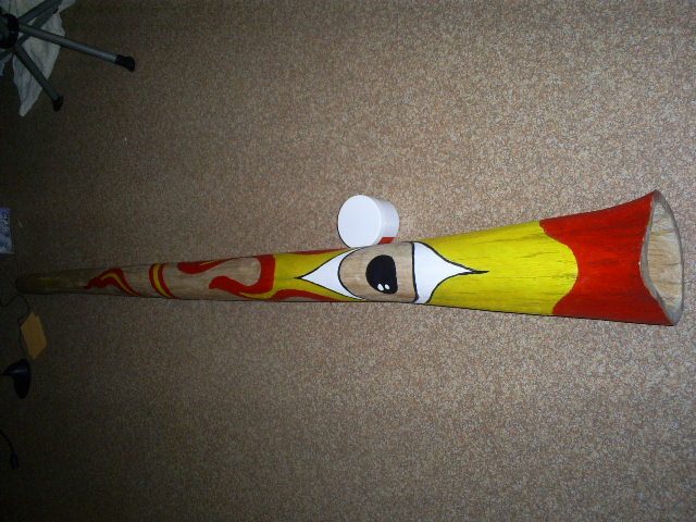 Un sandidg fait par les petites mains expertes de mon ami Frodon ! C'est un Do # ! Il a été peint par un autre ami a moi !! C'est un super didg aussi !! Merci à tous les deux pour ce jolie travail collectif ! Mais c'est moi qui au final en profite le plus