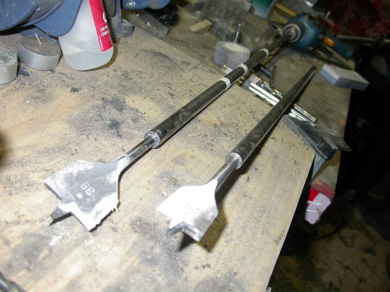 méche à bois plates 28 pour l'embouchure et 38 pour la sortie !!!