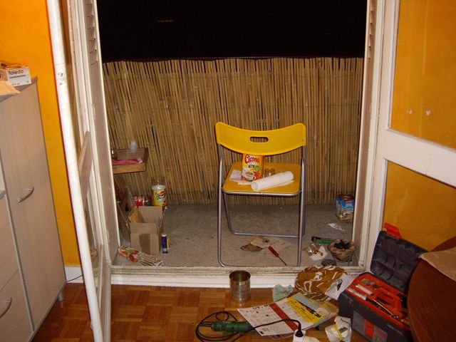 La nuit est tomber je viens tous juste de finir de réparer les fissures